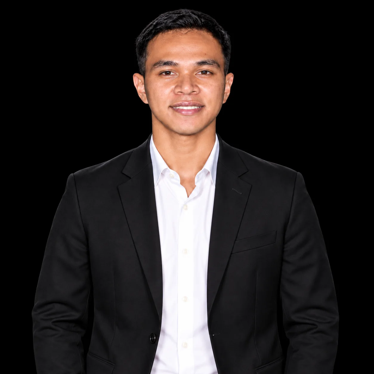 Foto Santo, berjas hitam dan berkemeja putih